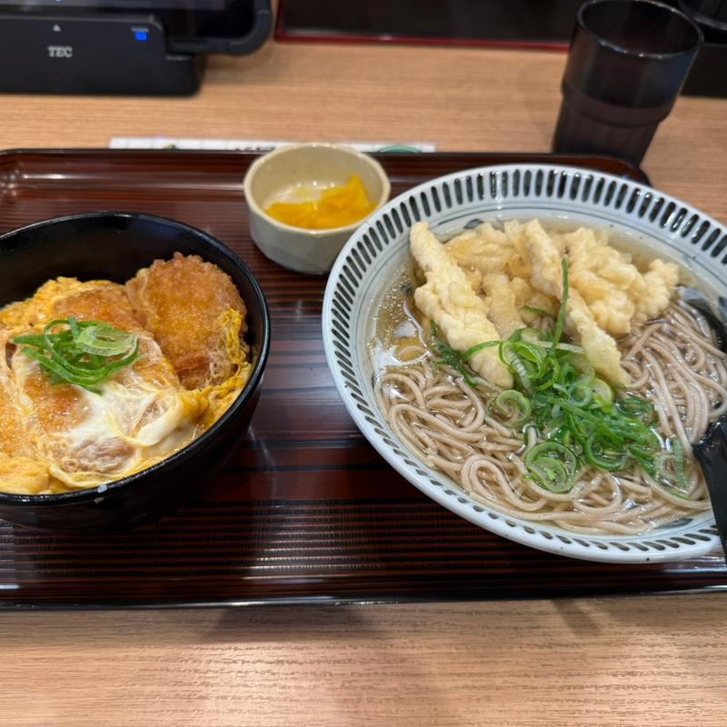 ゴボ天そばとミニカツ丼(うちだ屋 多々良店 )
