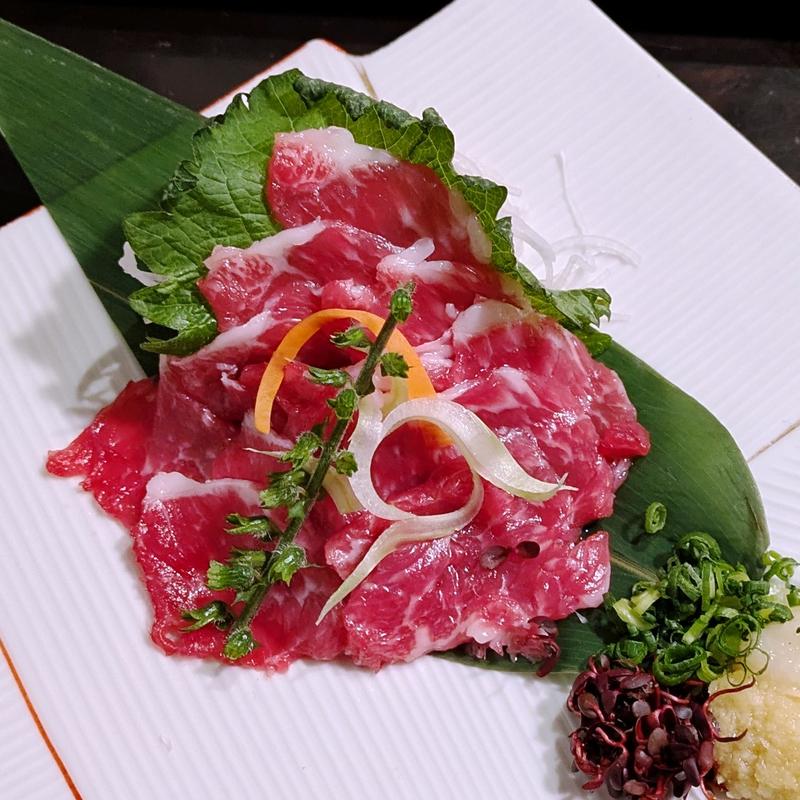 熊本県産 馬刺し 特上赤身(九州料理二代目もつ鍋わたり 立川店)