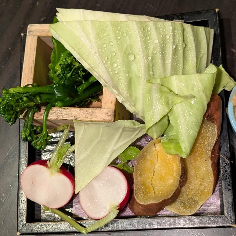 鹿児島生まれの豚味噌と産直野菜(九州料理二代目もつ鍋わたり 立川店)
