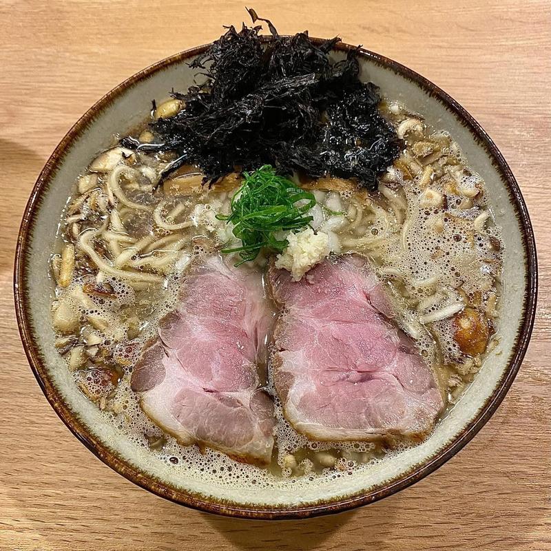 背脂煮干しキノコ醤油らーめん(麺ふたり)