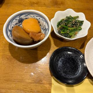 お通し(家庭料理 かわじ)