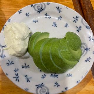 アボガドサラダ(武州うどんあかね&みどりダイニング)