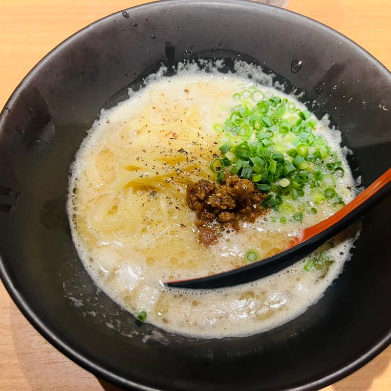 こってり鶏白湯らーめん【ハーフ】(炭火焼き鳥と鶏ガラらーめん　鳥鶏研究団)