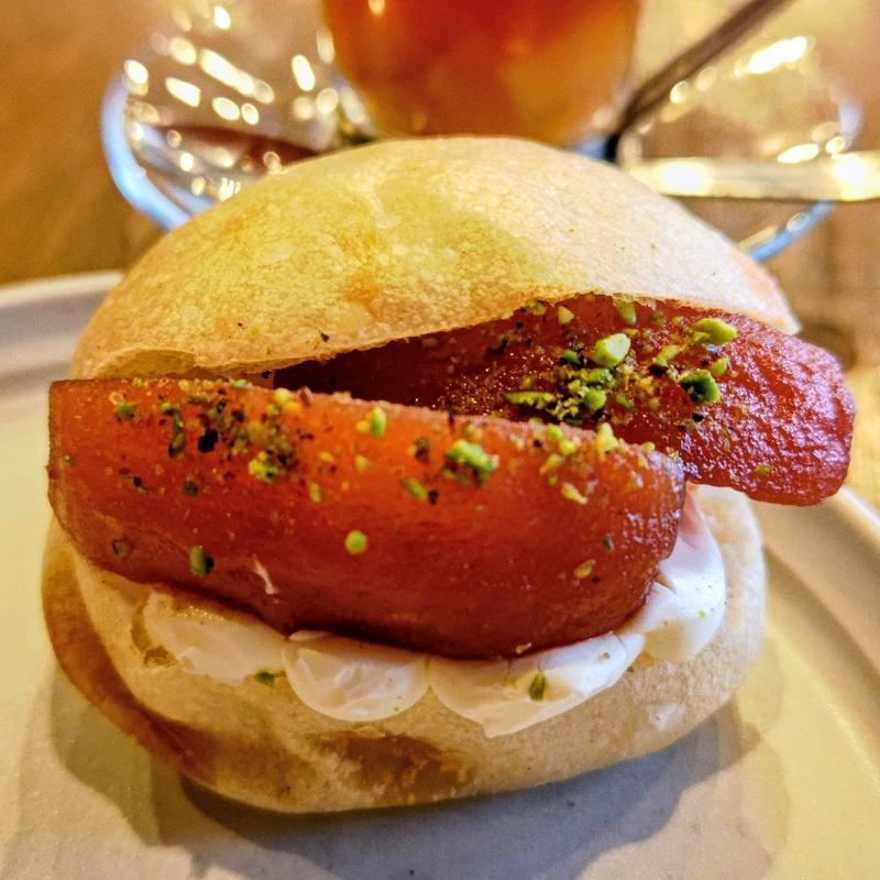 りんごとクリームチーズ(パンとエスプレッソと 由比ガ浜商店)