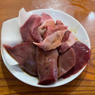 二種盛り(ホルモン焼 はせ川)