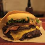 スマッシュベーコンチーズバーガー(CENTRAL BURGER SHOP)