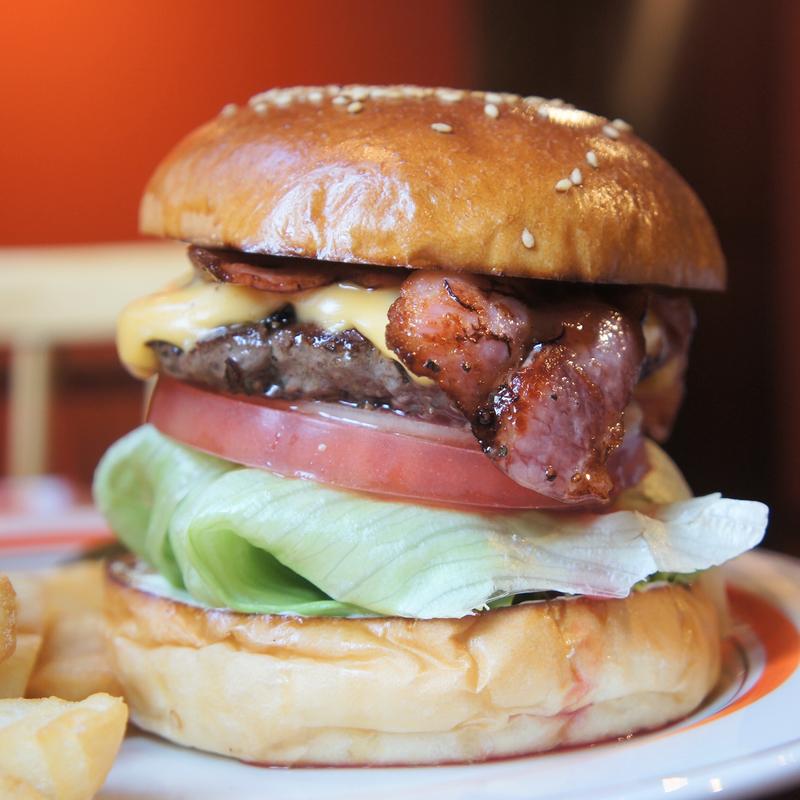 ベーコンチーズバーガー(ハンバーガーショップ富吉)