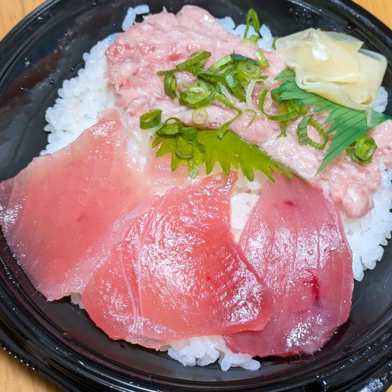 マグロ二色丼(スーパーベルクス草加谷塚店)