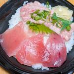 マグロ二色丼(スーパーベルクス草加谷塚店)