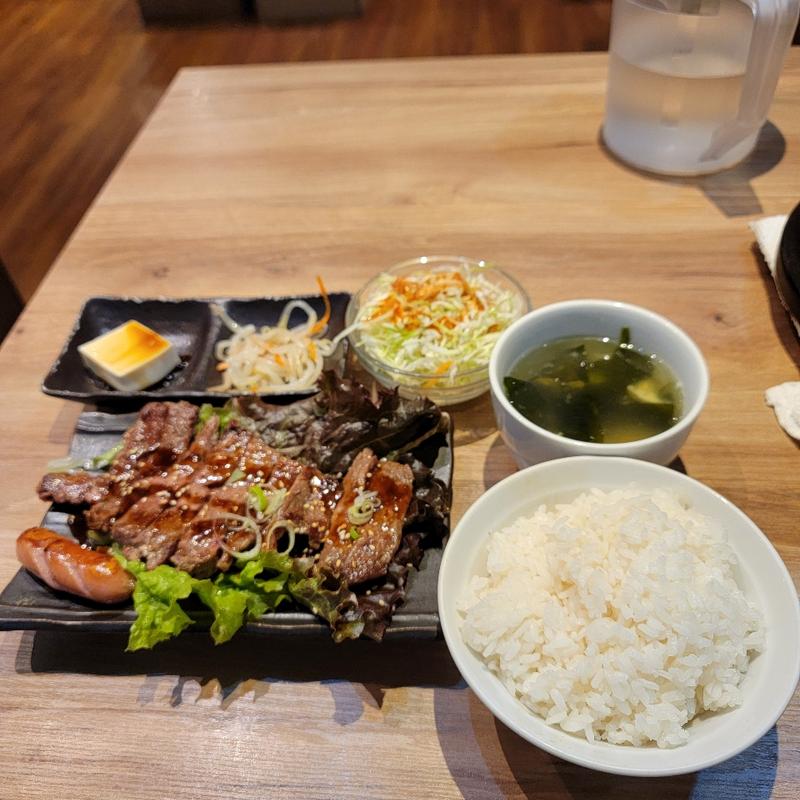 ステーキ定食(焼肉 龍 新橋駅前店)