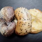 ブルーベリー・クランベリークリームチーズベーグル、さつまいも・新小豆セサミベーグル、タコミートベーグル(土曜と日曜とソフトクリームとベーグル)
