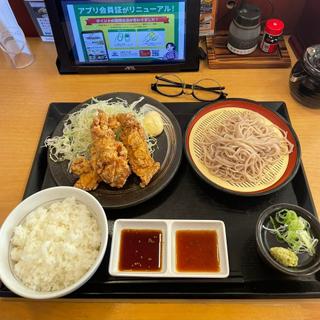 鶏から揚げももミニそば定食(鶏彩 川島インター店)
