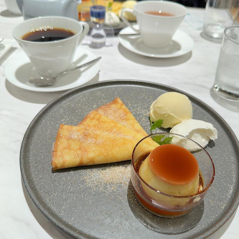 シュガーバタークレーププレートとお飲物(カフェモロゾフ阪神百貨店梅田本店)