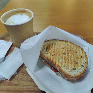 チキン&グリル野菜のホットサンド