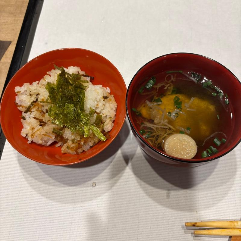 木の子の炊き込みご飯と味噌汁(手白澤温泉 )