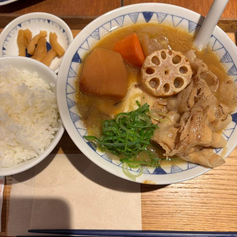 ごちとん豚汁定食(ごちとん 代々木本店)