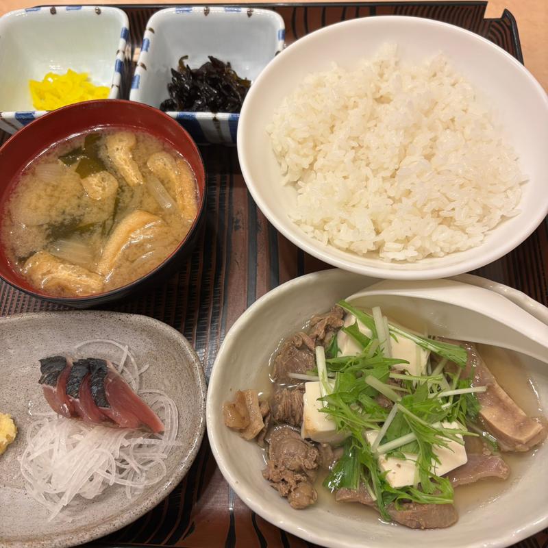 牛すじ煮込定食(イワシ料理 かぶき)