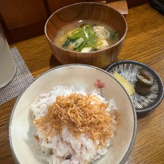 ちりめん山椒ご飯と味噌汁(よもぎ)