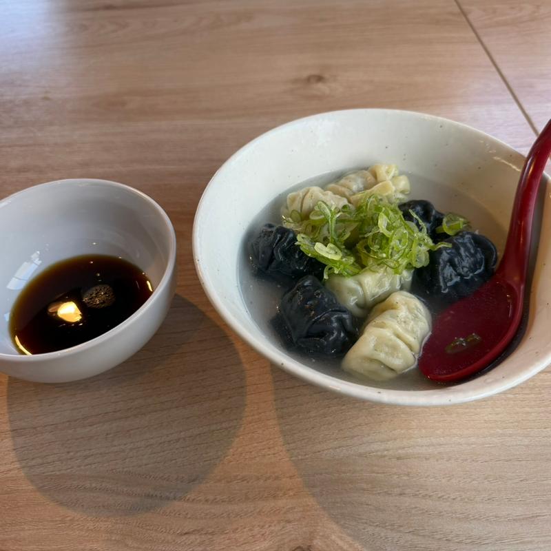 肉まる水餃子、しそまる水餃子(金まる餃子)