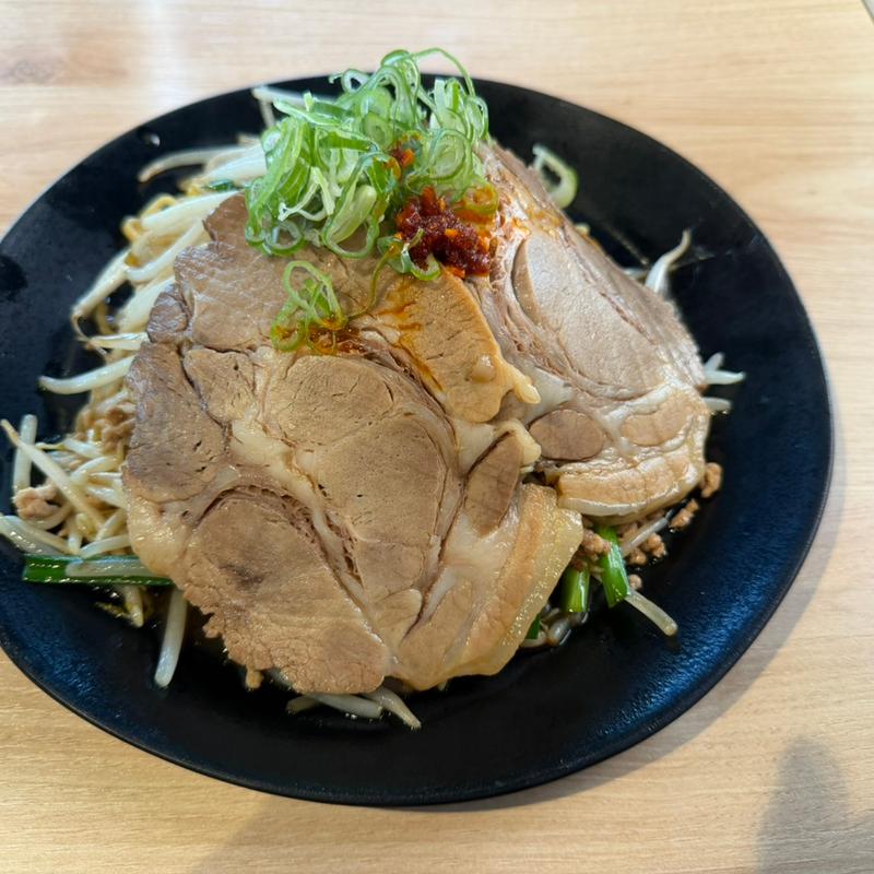 汁無し台湾らーめん (チャーシューダブル)(金まる餃子)