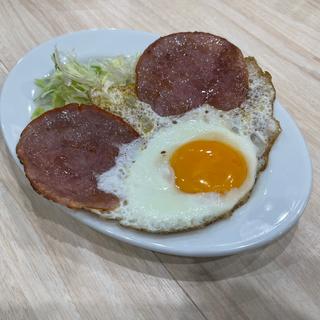 ハムエッグ(月島ゴールデン酒場)
