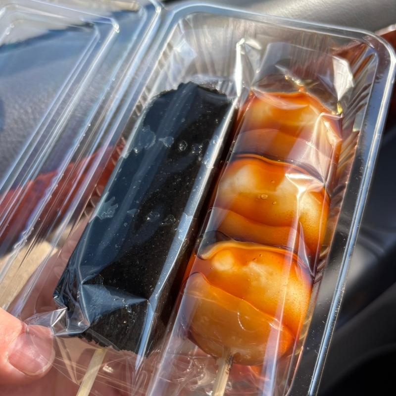 ごま団子と醤油団子(暁 patisserie FURUTA (あかつきパティスリーフルタ))