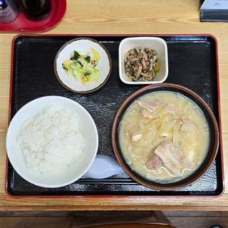 とん汁定食（並盛）(たちばな )