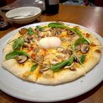 キノコとサルシッチャのお月見ピッツァ