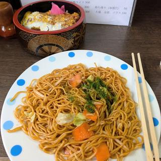 焼きそば カツ丼(民宿 食堂 武蔵)