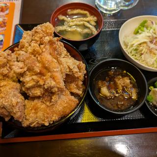 デカ盛り唐揚げ丼