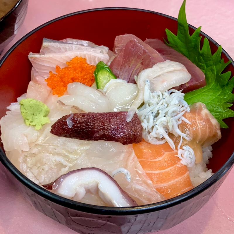 海鮮丼(若鰤)
