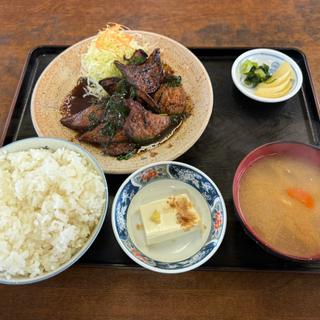 ニラレバ定食