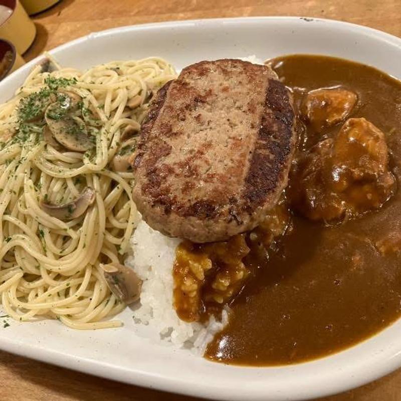チキンカレー 大辛 ガーリックスパゲティ ハンバーグ(カレー専門店 パピー 元住吉店)