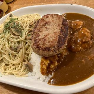 チキンカレー 大辛 ガーリックスパゲティ ハンバーグ(カレー専門店 パピー 元住吉店)