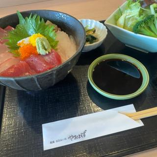 海鮮丼(和食 出雲集い処 やおよろず)