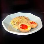 半分チャーハン 味付け玉子
