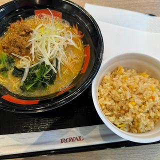 担々麺と半チャーハン(ワールドキッチンズ)