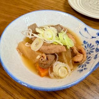 お通しもつ煮(串焼き 与兵)