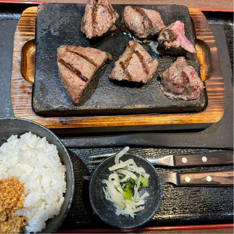 赤身カットステーキ(感動の肉と米 鈴鹿白子店)