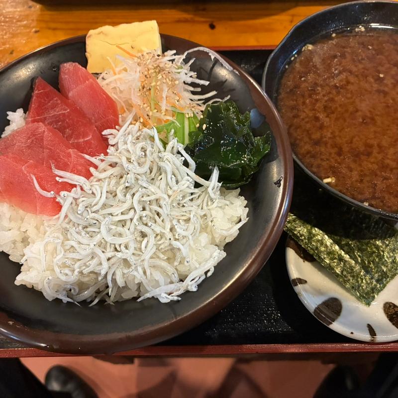 まぐろ赤身としらす丼(まぐろや 梅田芝田店)