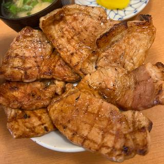 豚皿(元祖 豚丼のぱんちょう)