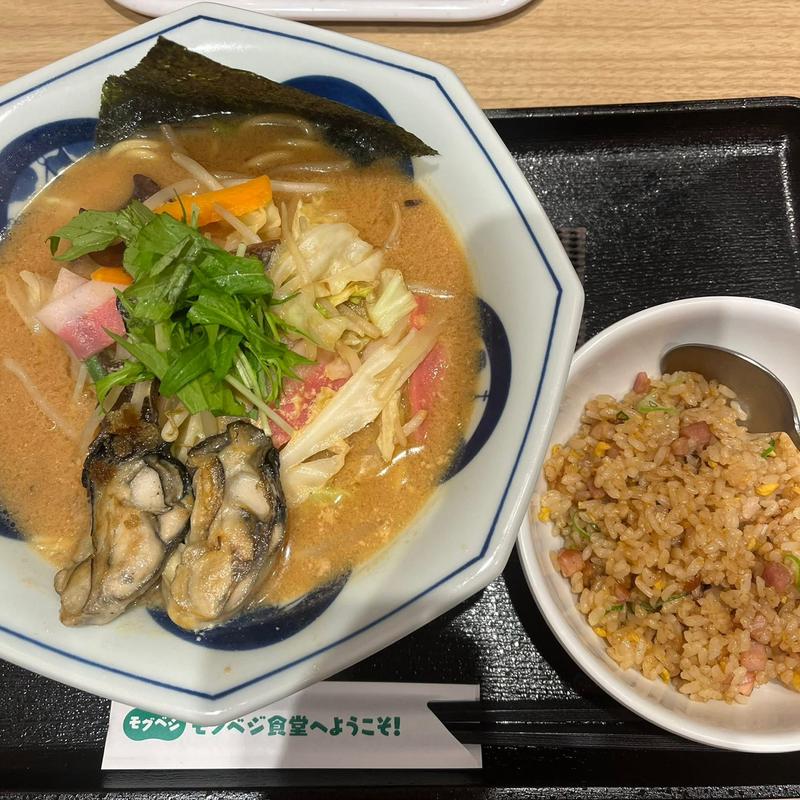 牡蠣味噌ちゃんぽん 半チャーハン(リンガーハット TOKYO PREMIUM 広尾店)