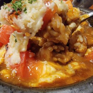 たっぷりチーズと
完熟トマトの焼きカレー+ご飯大盛り