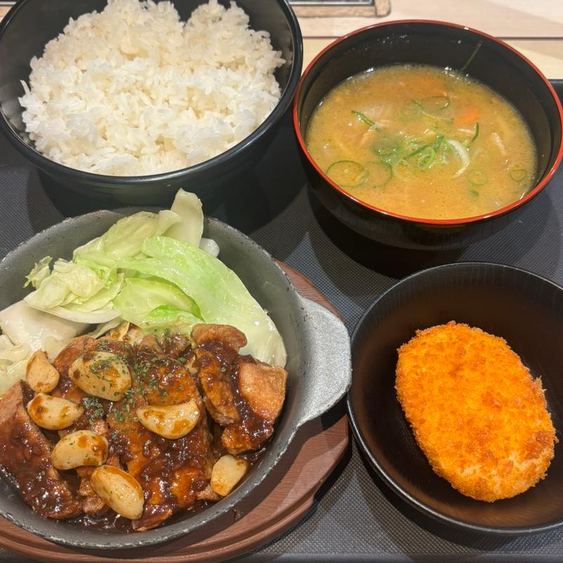 にんにく醤油の"揚げる"豚テキ定食(松のや 中野坂上店)