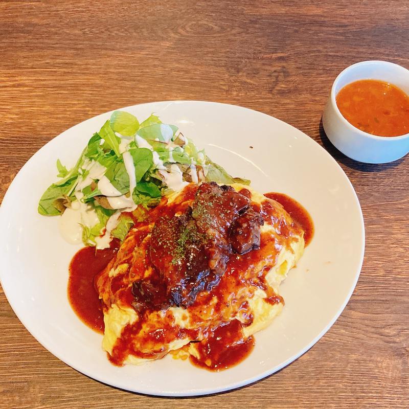 牛ホホ肉のオムライス(トロワヴァリ（TROIS VALLEE）)