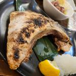 ブリカマ塩焼き(居酒屋 くぅ)