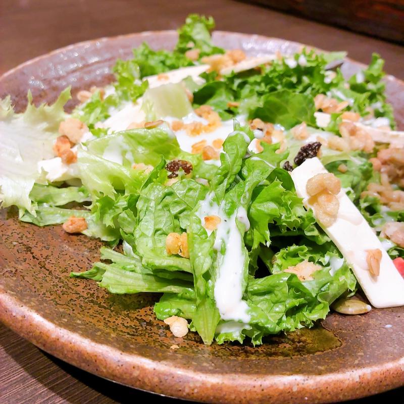 クリームチーズと温泉卵の野菜サラダ(炭焼天翔 )