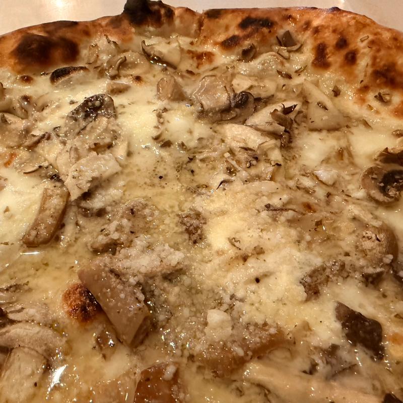 フンギ コン フォルマッジ スペチャーレ(Pizzeria Azzurri)