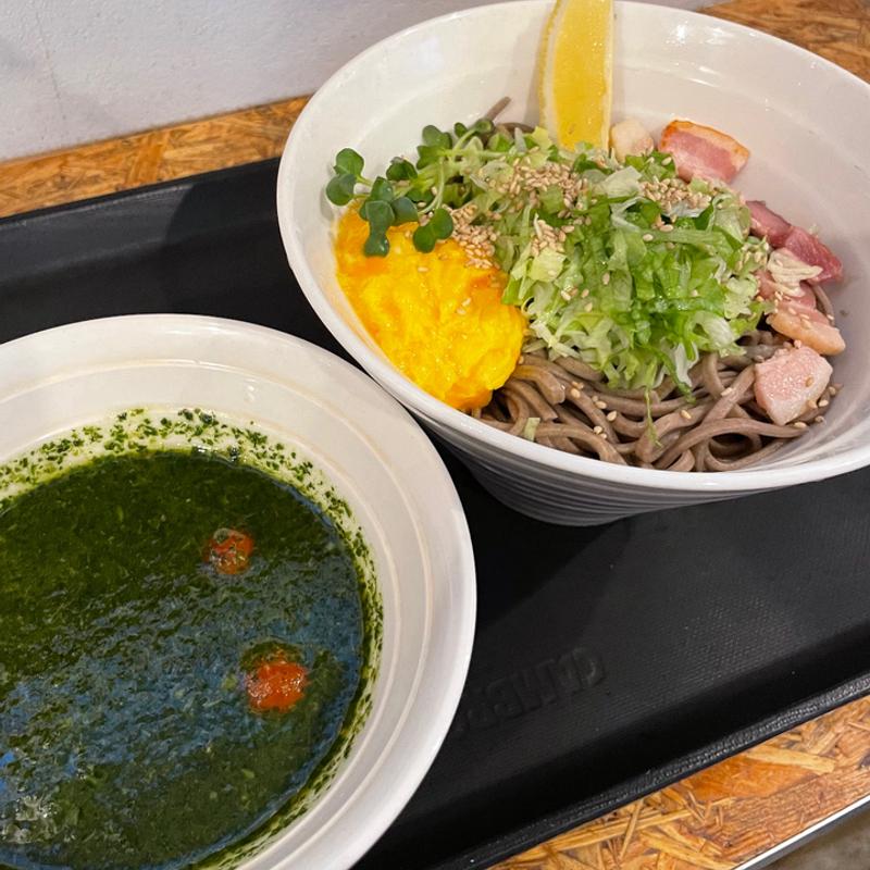 バジル温そば(SOBA STAND そばうさ)