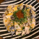 牡蠣といくらと大葉ときのこいっぱいのウニクリームソース　刻みわさび添え(PASTA わざや)